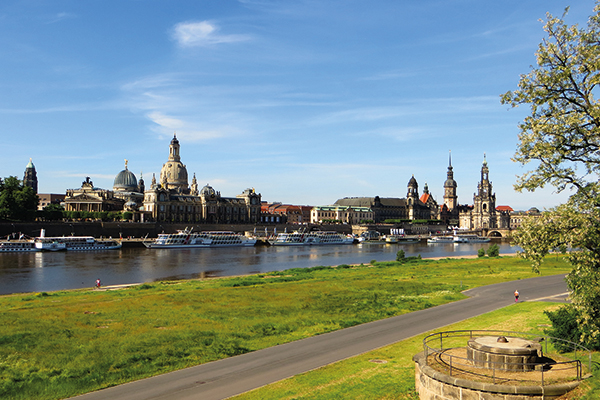 Dresden mit Hofkirche und Semperoper